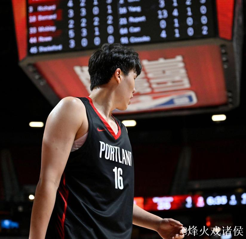 18分10板4助！杨瀚森最强一战，关键爆扣赢回主帅信任了！