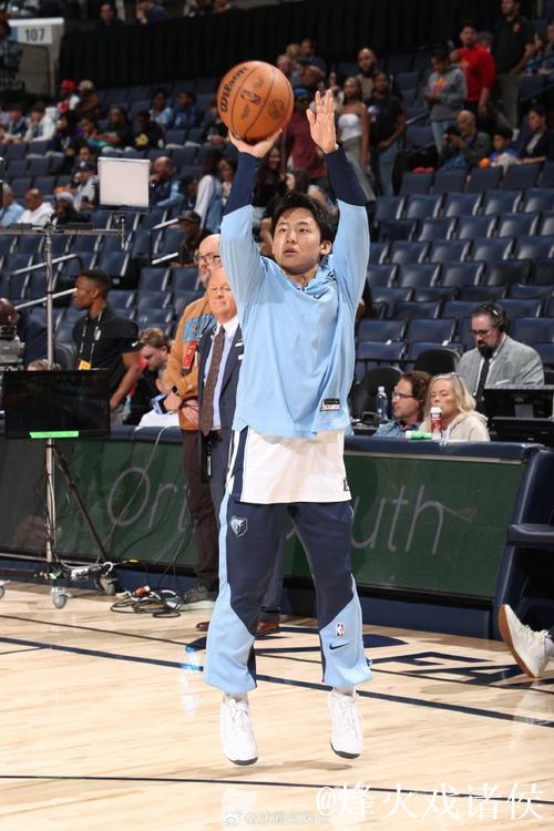 亚洲之光!崔永熙携手河村勇辉对决,篮网力克灰熊 亚洲之光!崔永熙携手河村勇辉对决,篮网力克灰熊